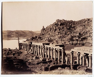 Ruïnes van de tempel van Isis in Egypte - foto van de Zangali broers, eind 19e eeuw door Brothers Zangaki