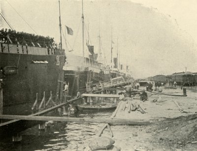Aan de kade, 10 juni, Spaans-Amerikaanse Oorlog, 1898, 1899 door Burr McIntosh