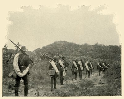 Op weg van het slagveld van de 1e en 10e naar het Rough Riders gevecht, over de bergen door Burr McIntosh