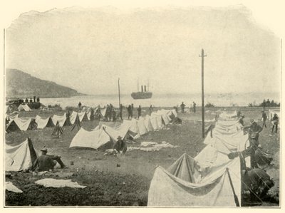 St. Paul in Bay, schietend over de top van de heuvel...24 juni, Spaans-Amerikaanse Oorlog, 1898 door Burr McIntosh