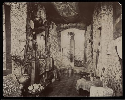 Een sierlijke zitkamer in de Blakely Hall residentie aan 11 West 45th Street, New York, 1896-98 (zilveren gelatin afdruk) door Byron Company