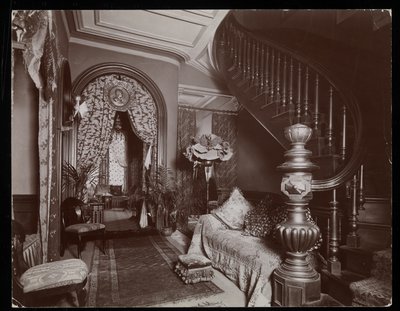 Een sierlijke zitkamer in de Blakely Hall residentie aan 11 West 45th Street, New York, 1896-98 door Byron Company