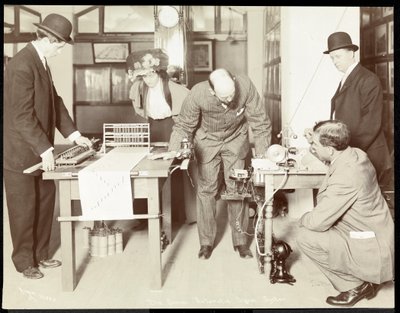 Tentoonstelling van het Simen Automatic Signal System in het Museum of Safety Appliances van het American Institute of Social Service, New York, 1908 door Byron Company