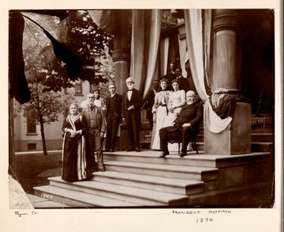 President Benjamin Harrison en groep, 1890 door Byron Company