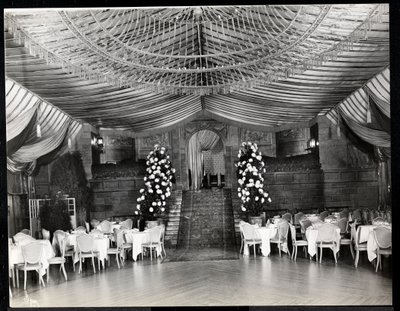 Ontvangstruimte in het Ritz-Carlton Hotel, 1915 of 1916 door Byron Company