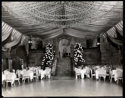 Ontvangstruimte in het Ritz-Carlton Hotel, 1915 of 1916 door Byron Company