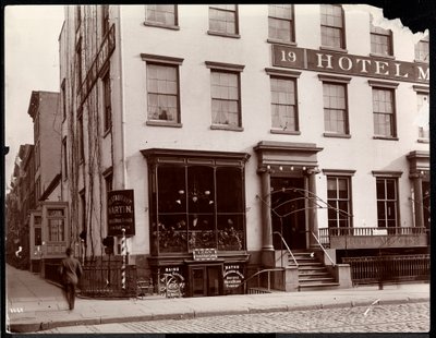 Het Hotel Martin aan 19 Lafayette Place, New York, 1896 door Byron Company