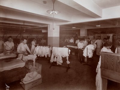 De wasruimte in het Hotel McAlpin, 1913 door Byron Company