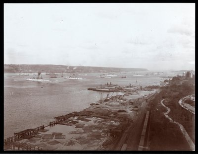 Uitzicht op Amerikaanse oorlogsschepen in de Hudson River tijdens het bezoek van Prins Louis van Battenberg, 1905 door Byron Company