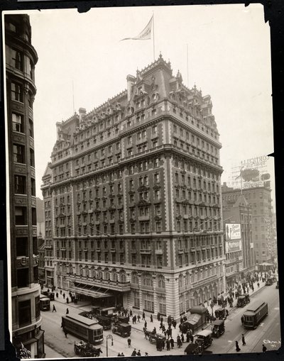 Uitzicht op het Hotel Knickerbocker, Broadway en 42nd Street, New York, 1912 door Byron Company