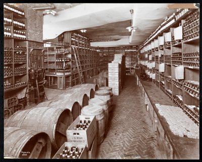 Wijnkelder in het Hotel Knickerbocker, 1906 door Byron Company