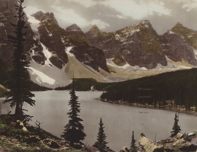 Moraine Lake en Valley of Ten Peaks door Byron Hill Harmon