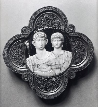 Camee met keizer Honorius (395-423) en zijn vrouw, Maria door Byzantine