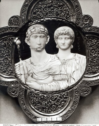 Camee met keizer Honorius (395-423) en zijn vrouw, Maria (ivoor en metaal) door Byzantine