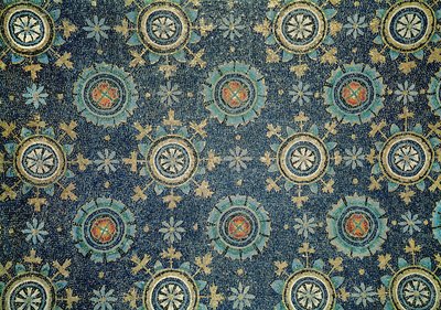 Detail van de bloemversiering van het gewelfmozaïek door Byzantine