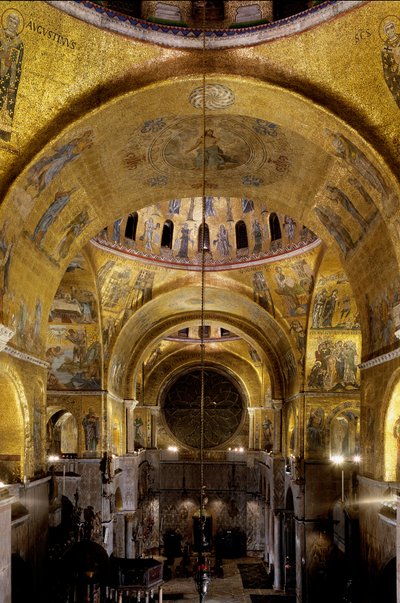 Byzantijnse architectuur: zicht op het zuidelijke transept (met koepel gewijd aan Sint Leonardus), de rozet. 1542-1551 Basiliek van San Marco, Venetië door Byzantine Byzantine