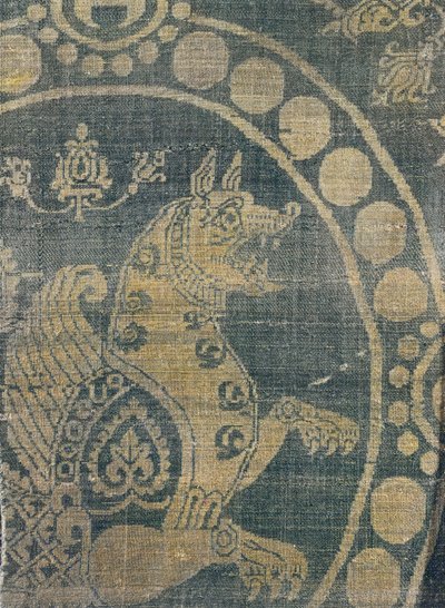 Stof met een simurgh in een kralenomlijsting, uit Constantinopel (zijde) (detail) door Byzantine School