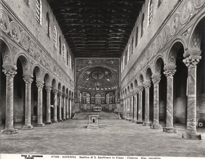 Interieur van het schip en de apsis door Byzantine School