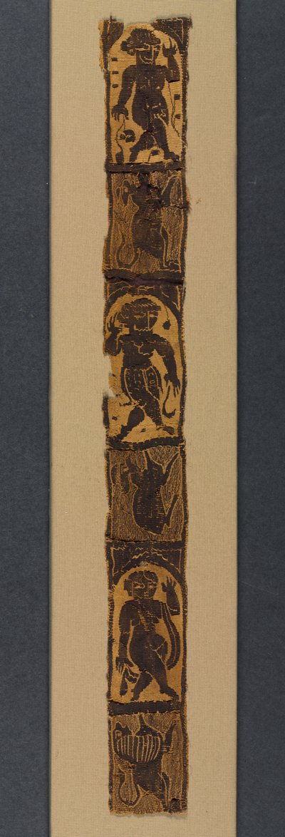 Ornamentale schouderbanden van een tuniek door Byzantine School