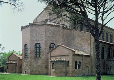 Achtergevel van de basiliek, 536 AD door Byzantine School