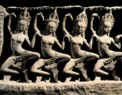 Hindoeïstische mythologie: de apsaras, zeer jonge en mooie wezens die dansten aan het hof van Indra door Cambodian