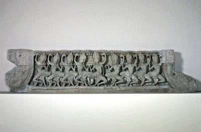 Fronton met negen dansende asparas, laat 12e-vroeg 13e eeuw, uit Bayon, Angkor Thom door Cambodian Cambodian
