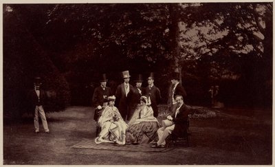 Groep van hun Koninklijke Hoogheden de Prinses Clementine de Saxe Cobourg Gotha, haar Zonen en Dochter, de Hertog d