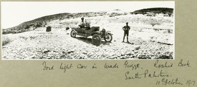 Ford lichte auto in Wadi Guzzeh, Rashid Beck, Zuid-Palestina, oktober 1917 door Capt. Arthur Rhodes