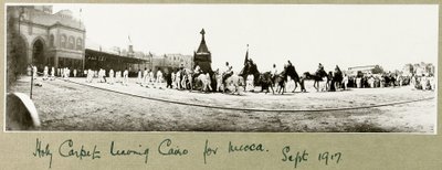 Heilig tapijt verlaat Caïro naar Mekka, september 1917 door Capt. Arthur Rhodes