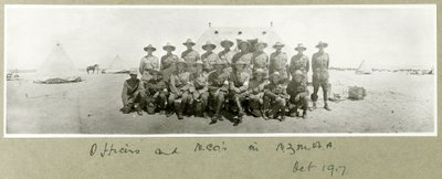 Officieren en onderofficieren in N.Z.M.A.A., oktober 1917 door Capt. Arthur Rhodes