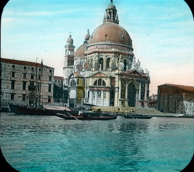 Italië, Venetië, uitzicht op Basiliek Santa Maria della Salute, ook bekend als Basiliek van de Heilige Maria van Gezondheid, Dorsoduro-gebied door Carl Simon