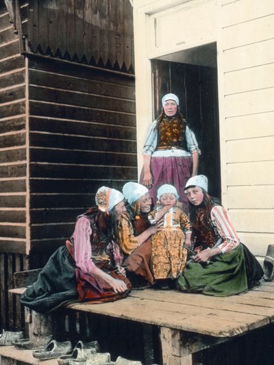 Nederland, portret van een Nederlandse familie. Trots moeder met haar vier dochters. Beelddatum: circa 1920. Carl Simon Archief door Carl Simon