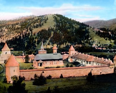 Roemenië, Boekovina, Sucevita Klooster gelegen in de Sucevita vallei, beelddatum: circa 1920. Carl Simon Archief door Carl Simon