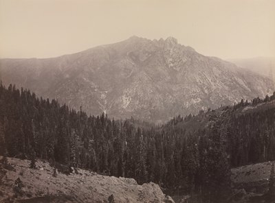 Davoncastle Butte, Sierra Nevada door Carleton E. Watkins