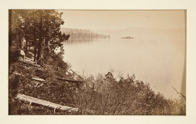 Vier spoorwegscènes en vier uitzichten op Lake Tahoe: Lake Tahoe vanaf Artist Rocks door Carleton E. Watkins