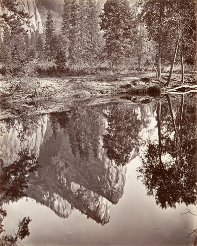 Spiegelzicht van de Drie Broers, Yosemite, ca. 1872, gedrukt ca. 1876 door Carleton E. Watkins.