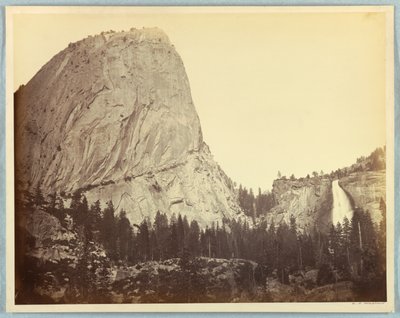 Mount Broderick, Nevada Falls, 700 voet, Yosemite door Carleton E. Watkins