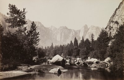 Aan de Merced, verre uitzicht op Cathedral Rocks door Carleton E. Watkins