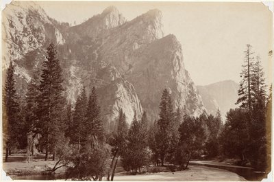 De Drie Broers, 4.480 voet, Yosemite Valley door Carleton E. Watkins