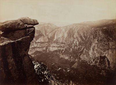 Yosemite Falls vanaf Glacier Point door Carleton E. Watkins