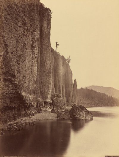 Kaap Hoorn, Columbia Rivier, Oregon, 1867 door Carleton Emmons Watkins