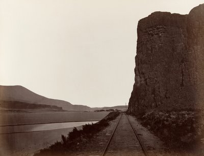 Kaap Hoorn bij Celilo, 1867 door Carleton Emmons Watkins
