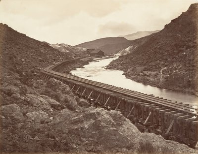 Eureka Quartz Mill en Flume, Nevada, 1875, gedrukt ca. 1876 door Carleton Emmons Watkins