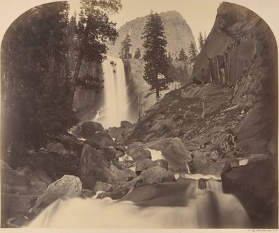 Mt. Broderick in de verte, Piroyac, vallende kristallen, Vernal Fall, 1861 door Carleton Emmons Watkins