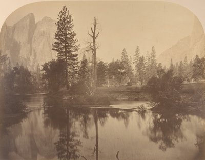 Riviergezicht naar de Vallei, Kathedraalrots aan de Linkerkant, 1861 door Carleton Emmons Watkins