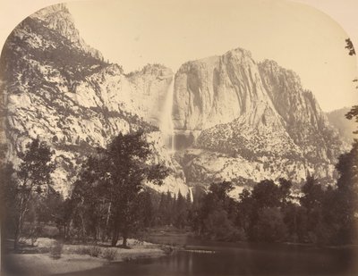 Yosemite Falls, Rivierzicht, 2637 voet, 1861 door Carleton Emmons Watkins