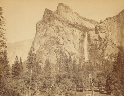 [Bridal Veil, 900 voet hoog] door Carleton Watkins