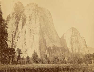 [Cathedral Rocks, 2600 voet hoog]. door Carleton Watkins