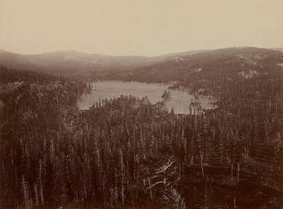 Dammen en Meer, Nevada County, Verre Uitzicht door Carleton Watkins