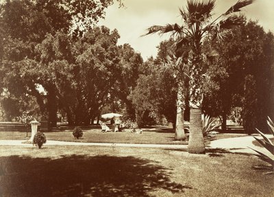 [Thurlow Lodge - Tent en Familiegroep]. door Carleton Watkins